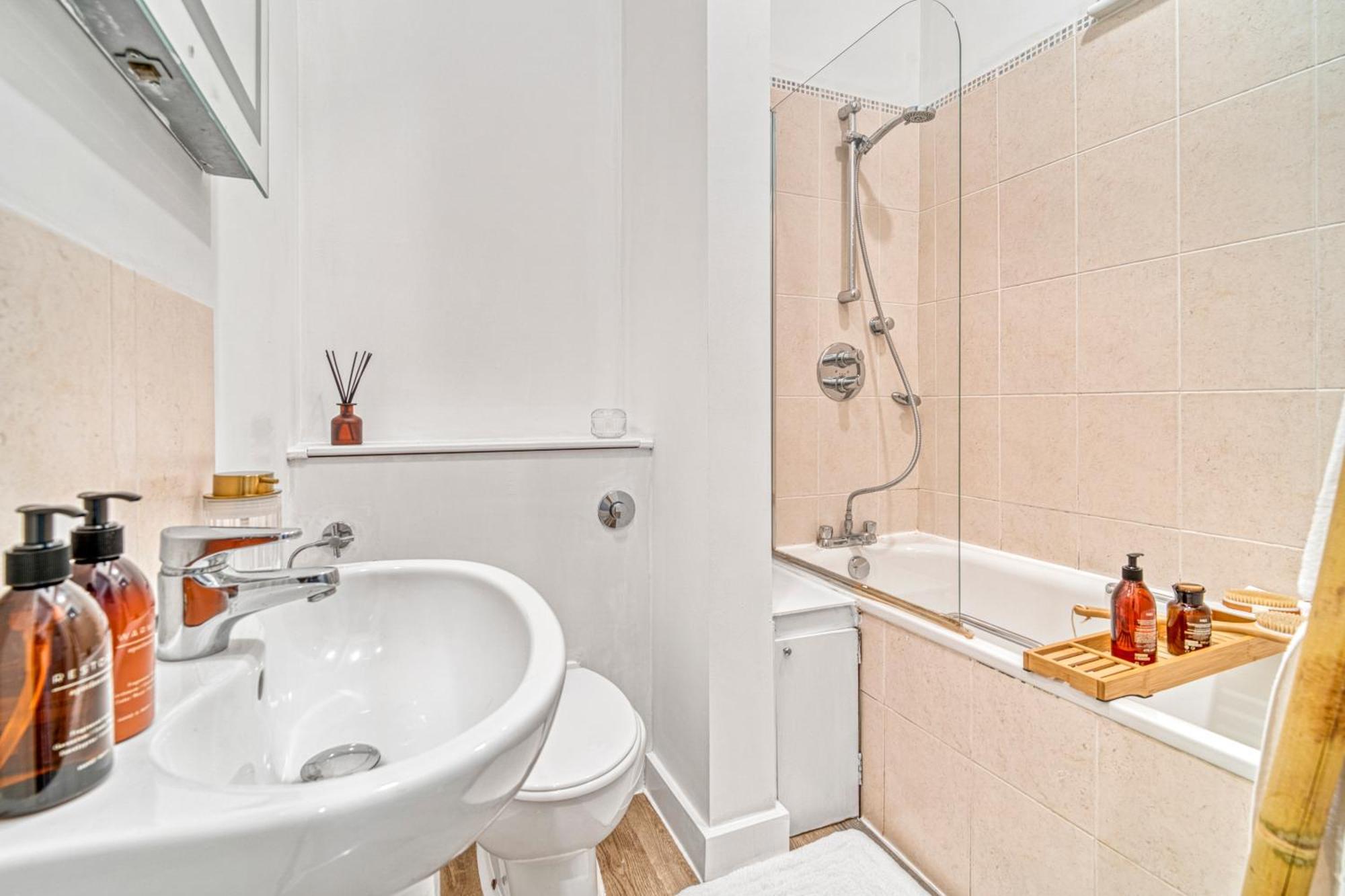 Boutique Stylish 1 Bedroom - Sleeps 4 Apartment London